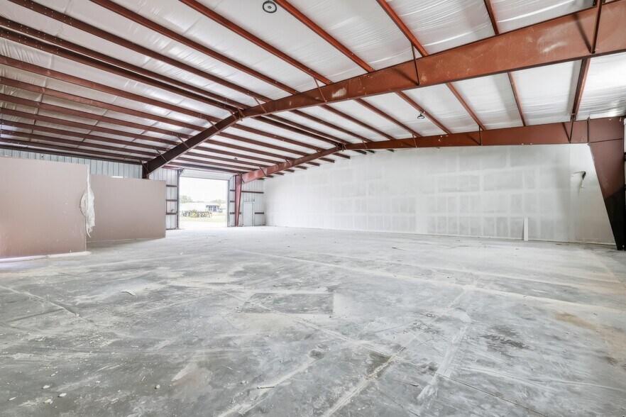 More Photos Of 3073 NE 37th Pl, Wildwood Industrial For Sale