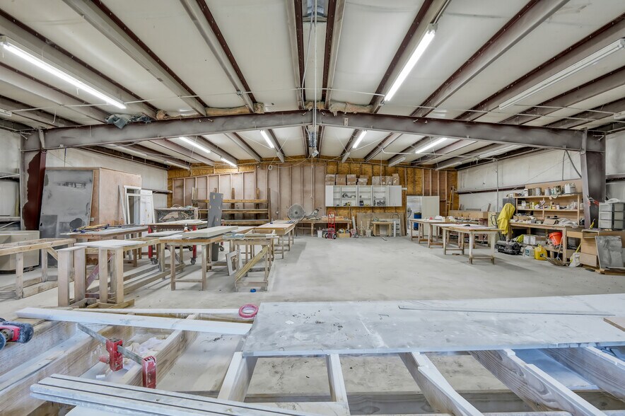 More Photos Of 2745 Interstate 45 S, New Waverly Manufacturing For Lease
