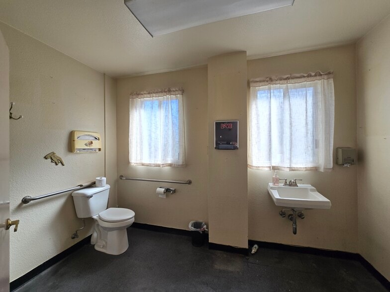 More Photos Of 430 El Camino Real, San Bruno Storefront For Sale