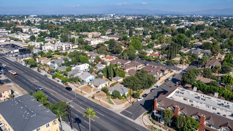 More Photos Of 14005 Victory Blvd, Van Nuys Multifamily For Sale
