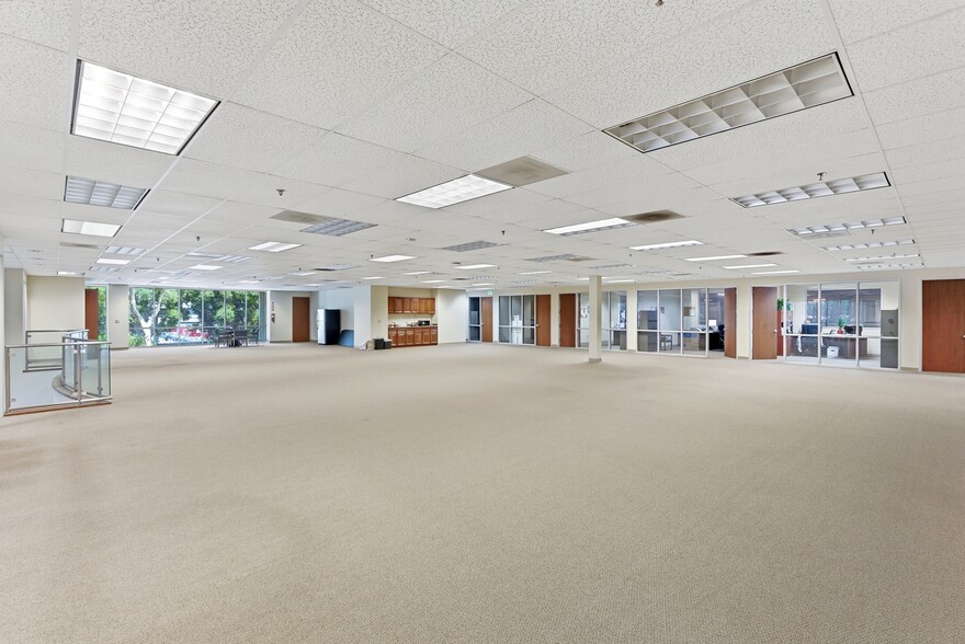 More Photos Of 11700 Monarch St, Garden Grove Warehouse For Sale