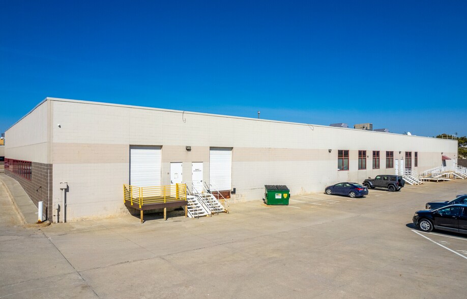More Photos Of 455 SW 5th St, Des Moines Light Manufacturing For Lease