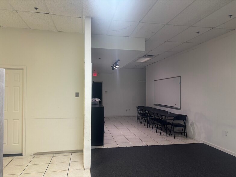More Photos Of 3300-3350 S Watson Rd, Arlington Unknown For Lease