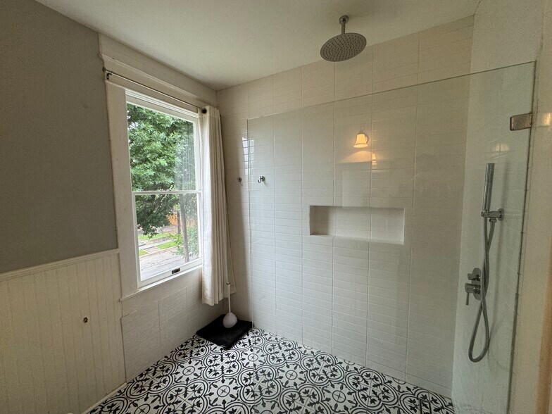 More Photos Of 801 E Quincy St, San Antonio Office Residential For Lease