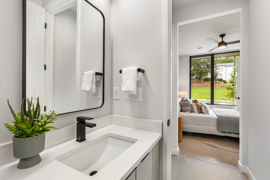 More Photos Of 105 Georgia Ave SE, Atlanta Apartments For Sale