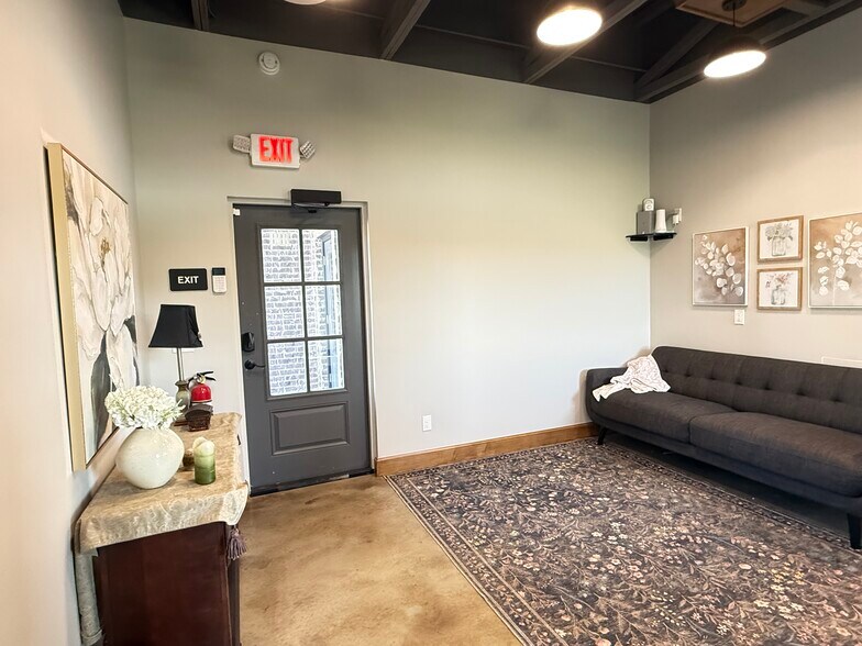 More Photos Of 8100 Silver Crossing Xing, Oklahoma City Coworking Space