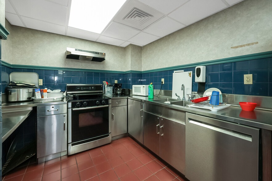 More Photos Of 44 Morris St, Webster Flex For Sale