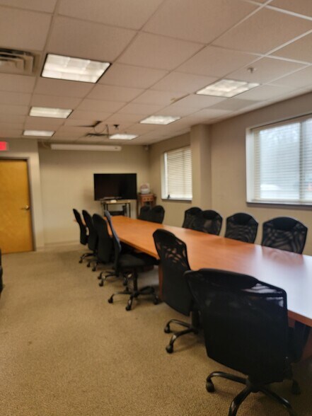 More Photos Of 85-101 Katrine Ln, Lake Katrine Warehouse For Lease