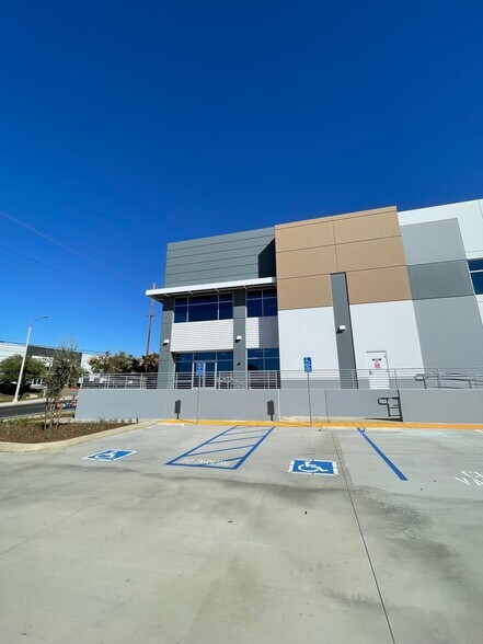 More Photos Of 980 Marlborough Ave, Riverside Warehouse For Lease