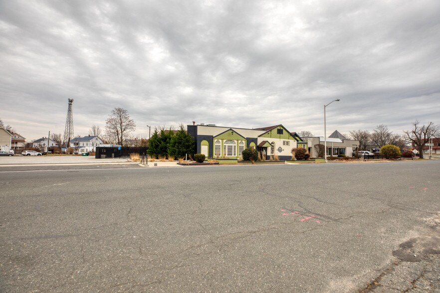 More Photos Of 1105 Main St, West Springfield Restaurant For Sale