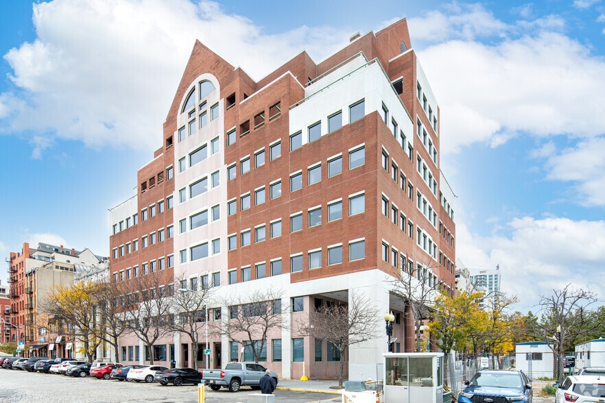 More Photos Of 2 Hudson Pl, Hoboken Medical For Lease