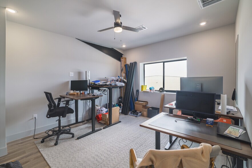 More Photos Of 15210 Fitzhugh Rd, Austin Warehouse For Sale