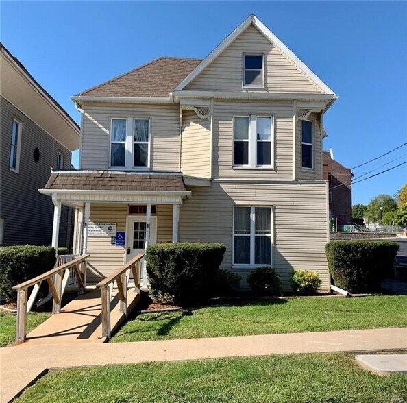 Primary Photo Of 111 S 10th St, Hannibal Office For Sale