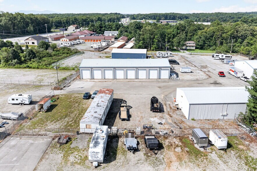 More Photos Of 110 Woodlands Cir, Crossville Self Storage For Sale