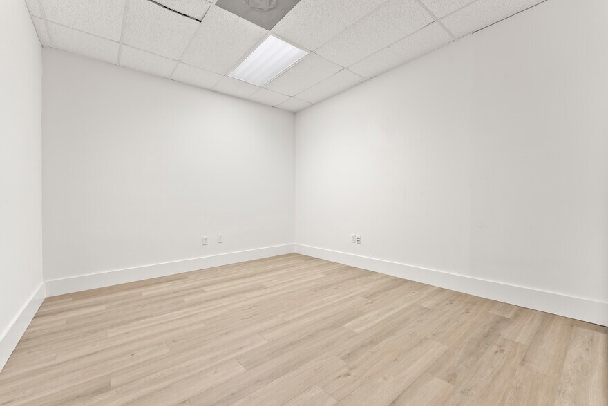 More Photos Of 2000 N Federal Hwy, Delray Beach General Retail For Lease