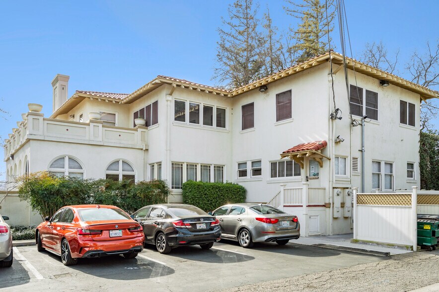 More Photos Of 1300 W Main St, Visalia Office For Lease