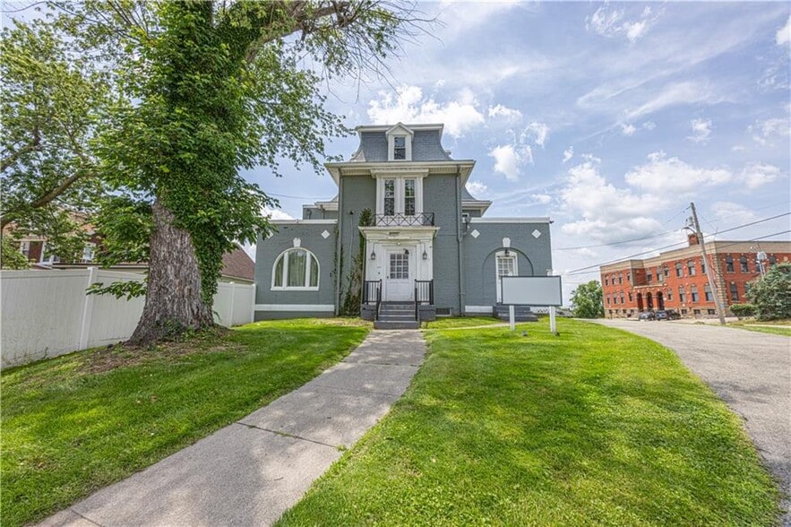 Primary Photo Of 121 Ridge Ave, Washington Funeral Home For Sale