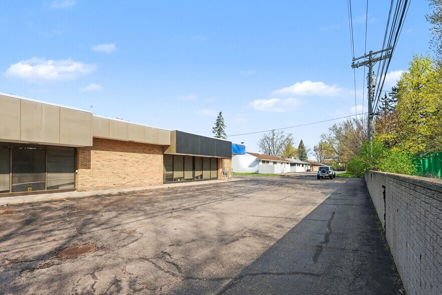 More Photos Of 30000 Orchard Lake Rd, Farmington Medical For Lease