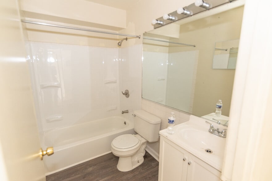 More Photos Of 4907-4921 Frederick Ave, Baltimore Apartments For Sale