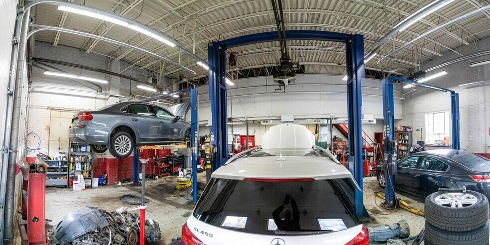 More Photos Of 1000 Newfield St, Middletown Auto Repair For Sale