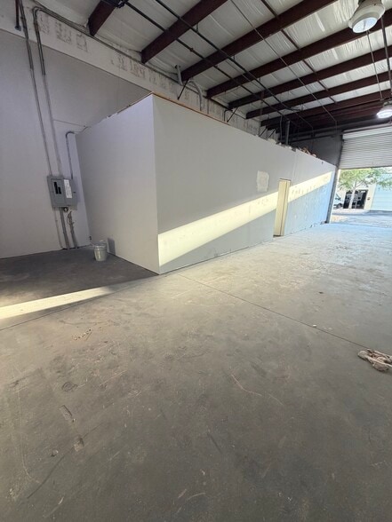 More Photos Of 17030 Alico Commerce Ct, Fort Myers Warehouse For Sale