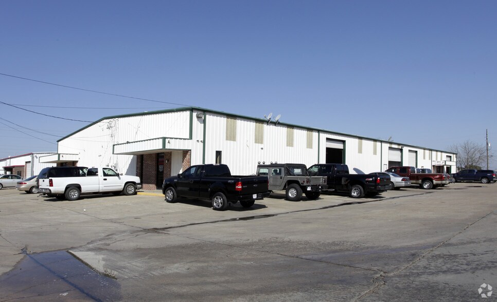 More Photos Of 13401 Murphy Rd, Stafford Warehouse For Lease
