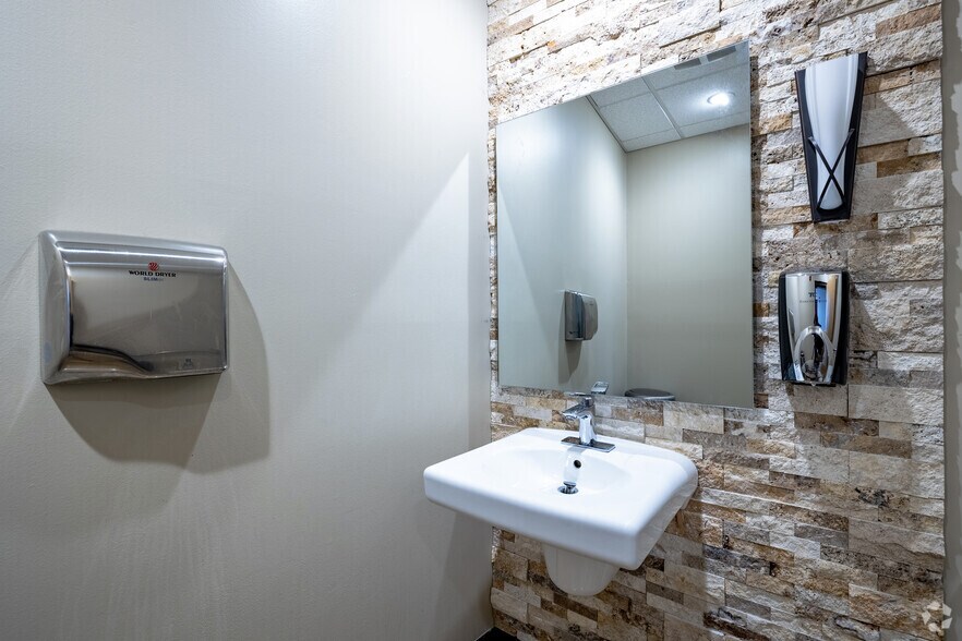 More Photos Of 315 Walt Whitman Rd, Huntington Station Office For Lease