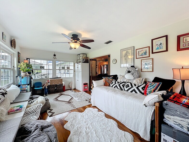 More Photos Of 7001 W Jones Ave, Mount Dora Airplane Hangar For Sale