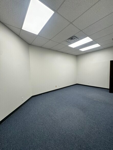 More Photos Of 9841-9879 Chartwell Dr, Dallas Distribution For Lease