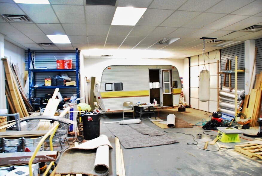 More Photos Of 1455-1463 W Center St, Orem Showroom For Lease