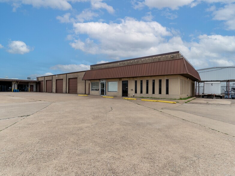 More Photos Of 910 W Kearney St, Mesquite Warehouse For Sale