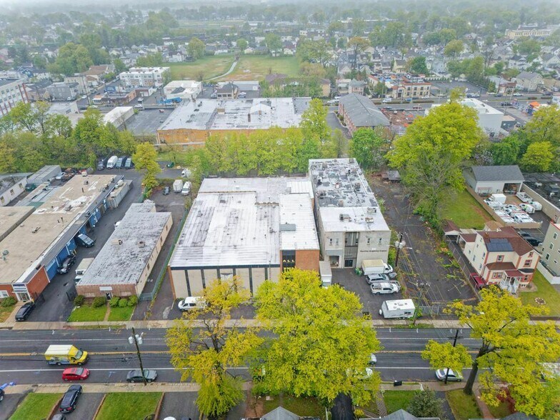 More Photos Of 300-306 W 1st Ave, Roselle Warehouse For Sale