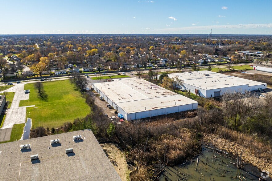 More Photos Of 330 E Route 22, Lake Zurich Warehouse For Lease