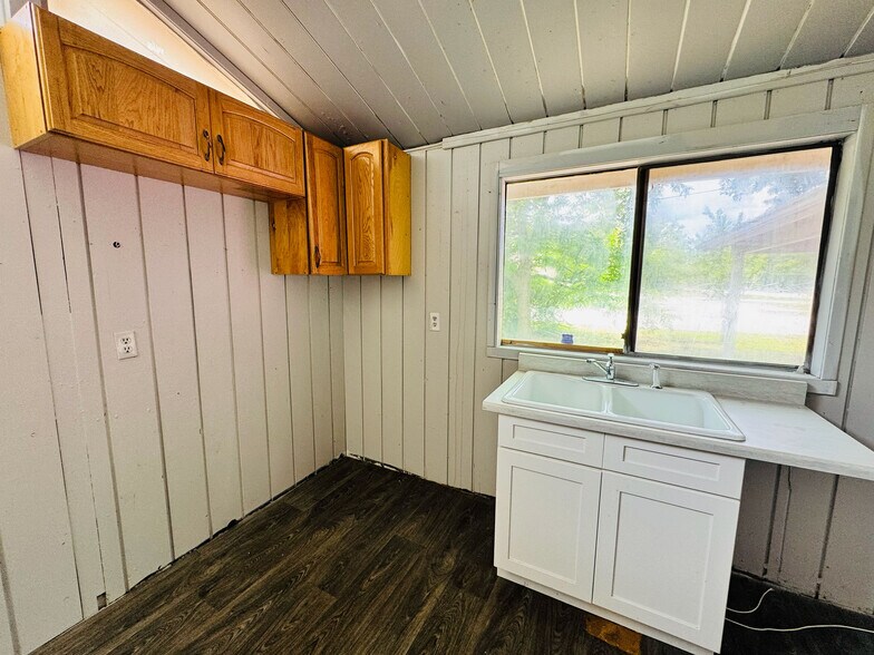 More Photos Of 685 N Jeff Davis Dr, Fayetteville Freestanding For Sale