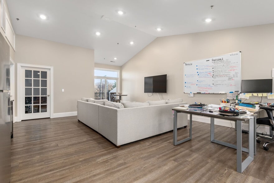 More Photos Of 42 Felton St, Waltham Warehouse For Lease