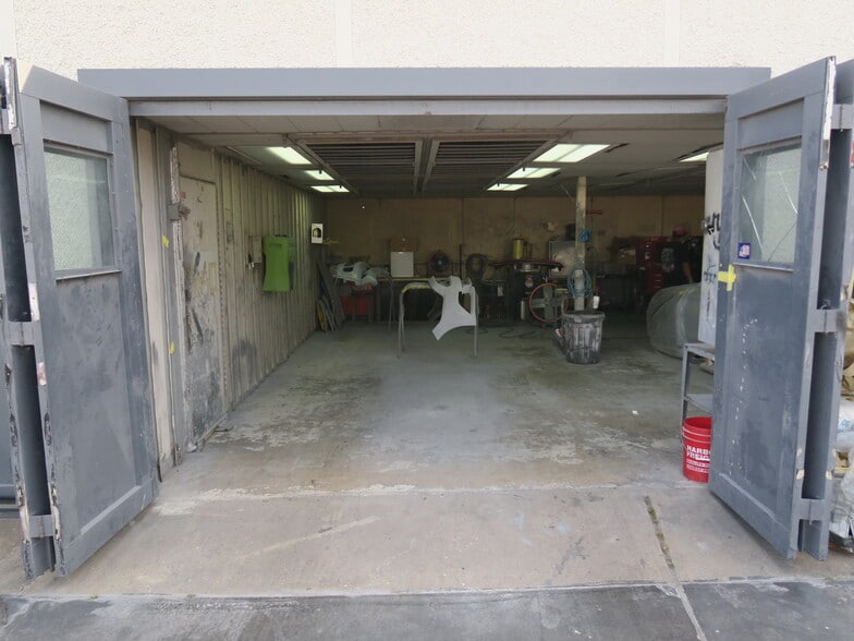 More Photos Of 5610-5613 Southwest Fwy, Houston Mixed Retail For Lease