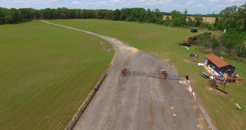 More Photos Of 775 Bembry Ave, Unadilla Theater Concert Hall For Sale