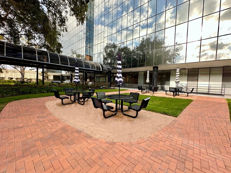 More Photos Of 13430 Northwest Fwy, Houston Office For Lease