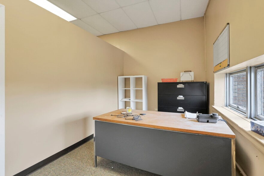 More Photos Of 300 E Auburn Ave, Springfield Office For Sale