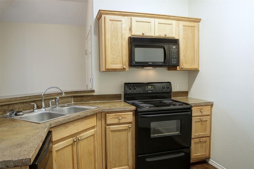 More Photos Of 141 Lindas Creek Ln, Weatherford Multifamily For Sale