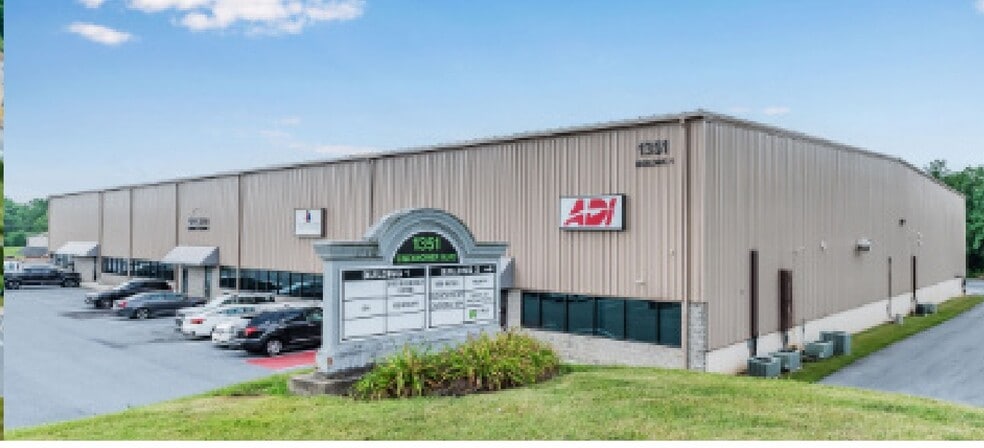 Primary Photo Of 1351 Eisenhower Blvd, Harrisburg Warehouse For Lease