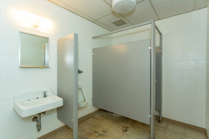 More Photos Of 2001 Avenue Z, Birmingham Religious Facility For Sale