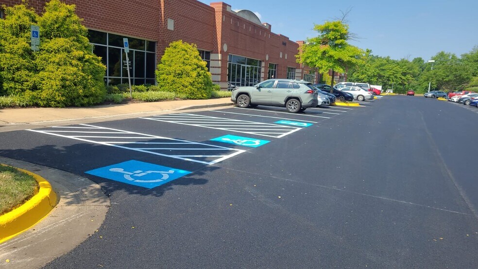 More Photos Of 45305 Catalina Ct, Sterling Showroom For Sale