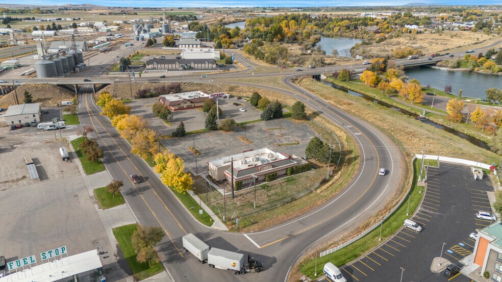 More Photos Of 950 Lindsay Blvd, Idaho Falls Restaurant For Lease