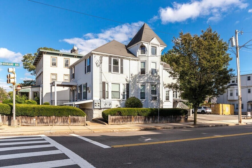 Primary Photo Of 440 Pleasant St, Malden Apartments For Lease