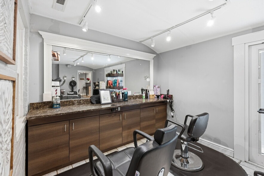 More Photos Of 8862 Cincinnati Dayton Rd, West Chester Office For Sale