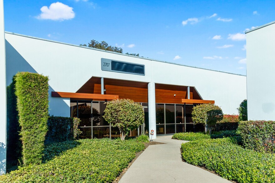 Primary Photo Of 2701-2715 Saturn St, Brea Light Distribution For Sale