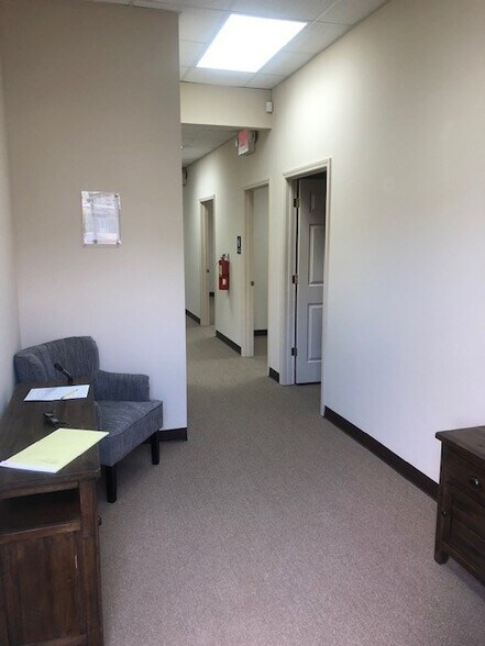 More Photos Of 135 Stanley Ct, Lawrenceville Warehouse For Lease