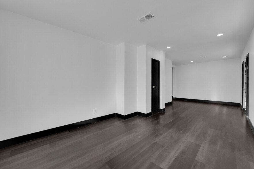More Photos Of 530 S 7th St, Las Vegas Office Residential For Lease