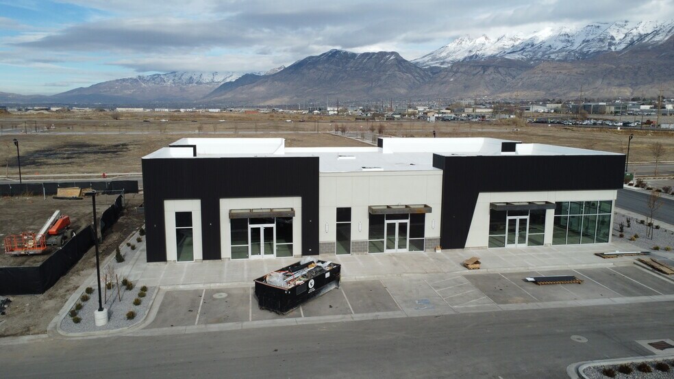 More Photos Of 634 N Mill Road, Vineyard Storefront Retail Office For Lease